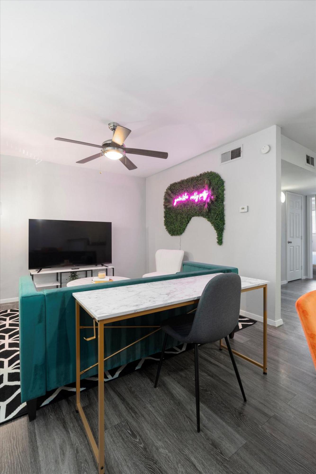 Mins 2 Downtown - King Bed - Private Stays Όστιν Εξωτερικό φωτογραφία