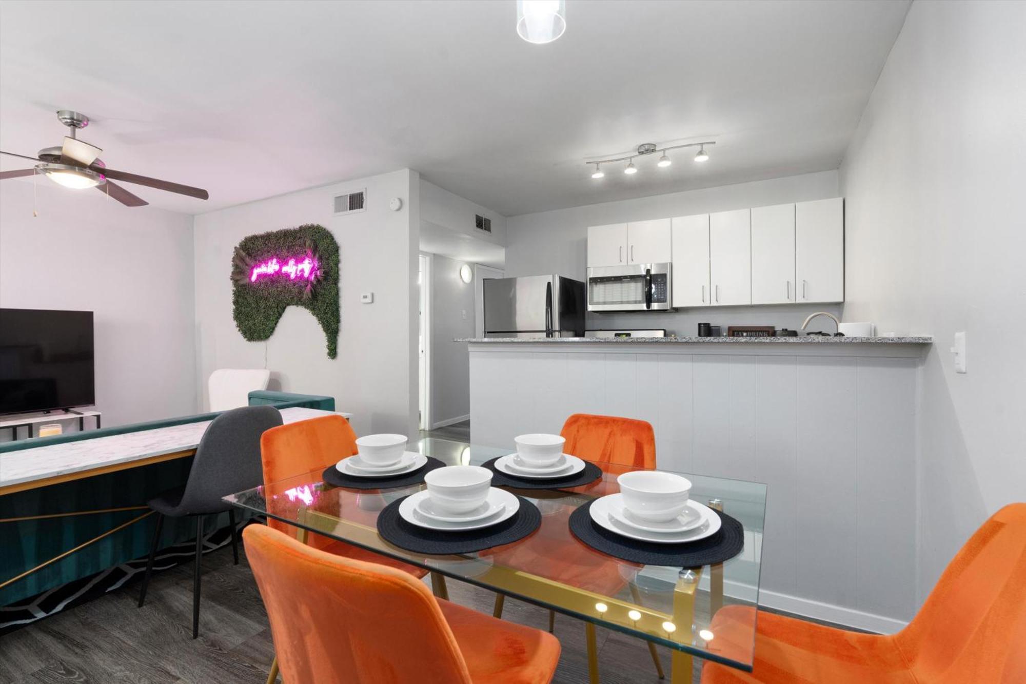 Mins 2 Downtown - King Bed - Private Stays Όστιν Εξωτερικό φωτογραφία