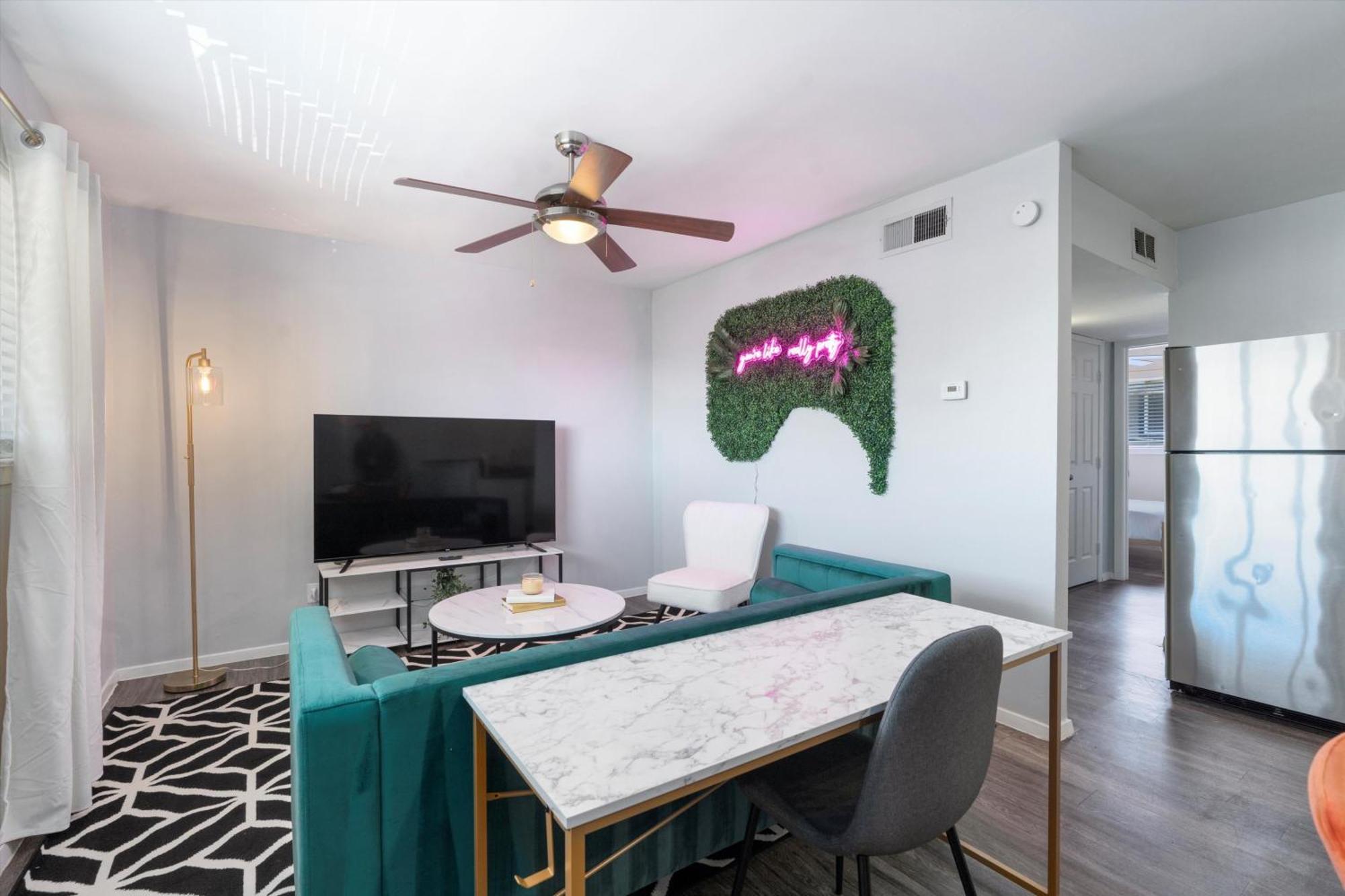 Mins 2 Downtown - King Bed - Private Stays Όστιν Εξωτερικό φωτογραφία